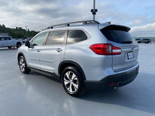 Ice Silver Metallic 2022 Subaru Ascent Premium 8-Passenger