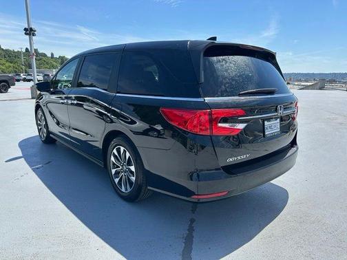 Crystal Black Pearl 2024 Honda Odyssey EX-L