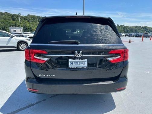 Crystal Black Pearl 2024 Honda Odyssey EX-L