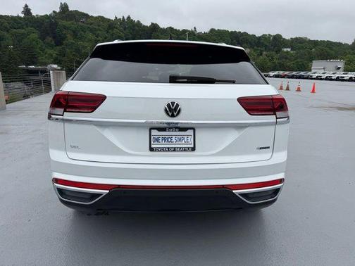 Opal White Pearl Effect 2023 Volkswagen Atlas Cross Sport 2.0T SEL