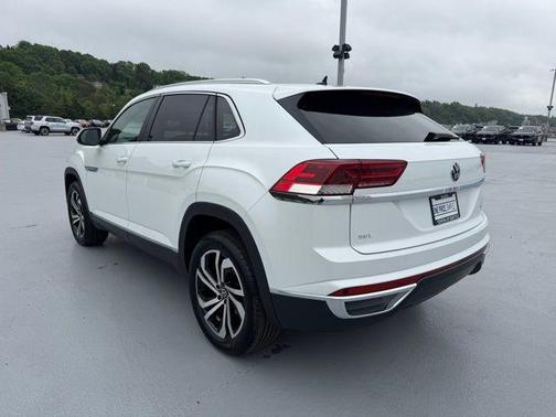 Opal White Pearl Effect 2023 Volkswagen Atlas Cross Sport 2.0T SEL