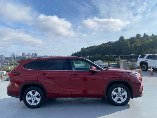 2022 Toyota Highlander Hybrid LE
