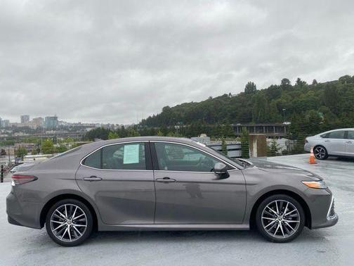 2024 Toyota Camry Hybrid XLE