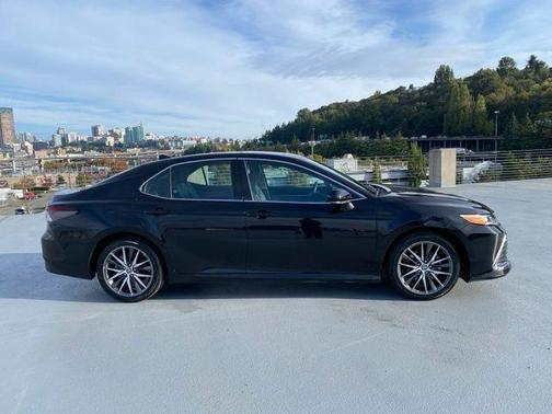 2023 Toyota Camry Hybrid XLE