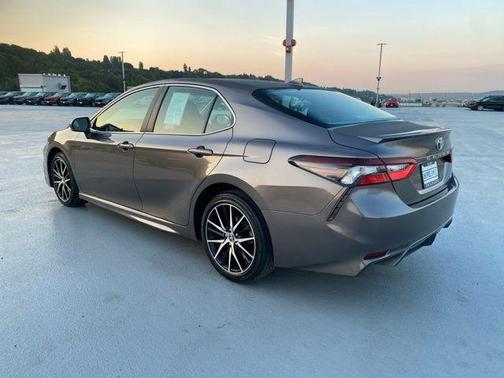 Predawn Gray Mica 2022 Toyota Camry SE