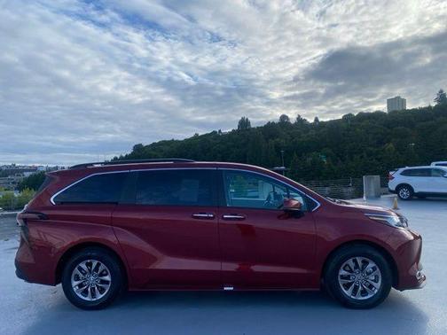2023 Toyota Sienna XLE