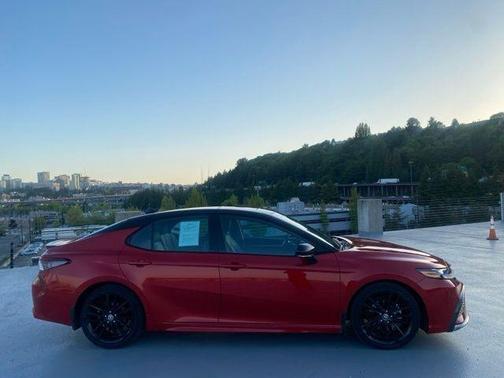 2022 Toyota Camry Hybrid XSE
