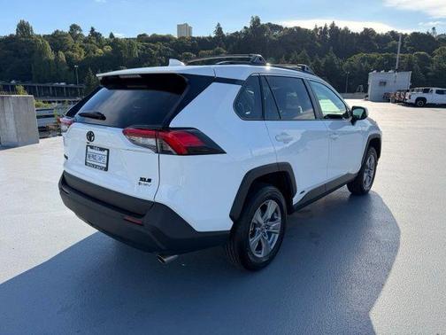 Ice 2025 Toyota RAV4 Hybrid XLE