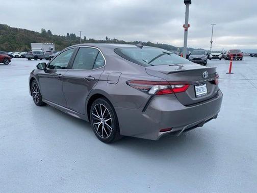 2022 Toyota Camry SE