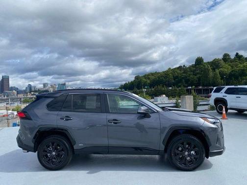 2025 Toyota RAV4 Hybrid SE