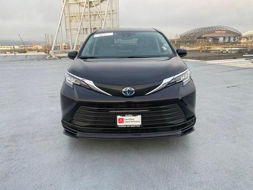 2023 Toyota Sienna LE
