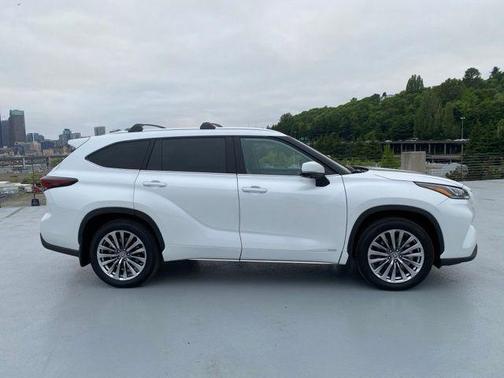 Wind Chill Pearl 2025 Toyota Highlander Hybrid Limited 25th Edition