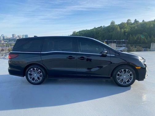 Crystal Black Pearl 2023 Honda Odyssey Sport