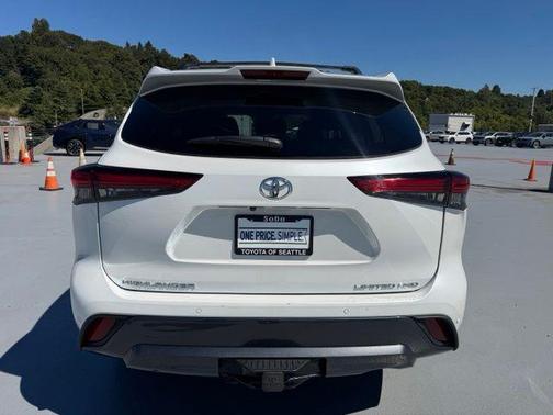 Wind Chill Pearl 2023 Toyota Highlander Limited