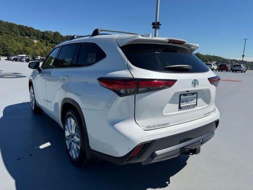 Wind Chill Pearl 2023 Toyota Highlander Limited