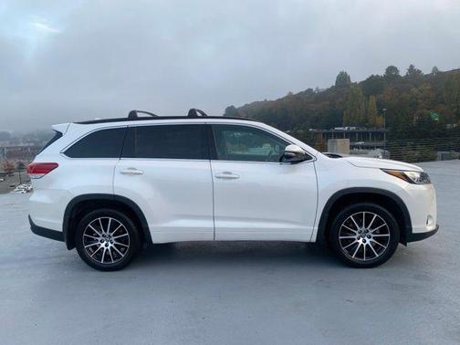 2017 Toyota Highlander SE