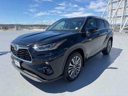 Midnight Black Metallic 2021 Toyota Highlander Hybrid Platinum