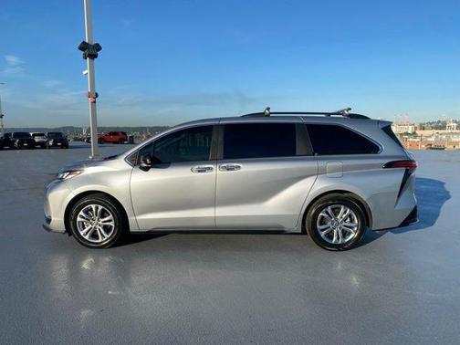 Celestial Silver Metallic 2022 Toyota Sienna XSE 7 Passenger
