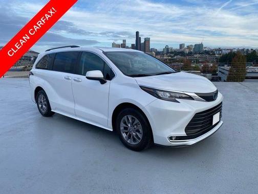 2024 Toyota Sienna XLE