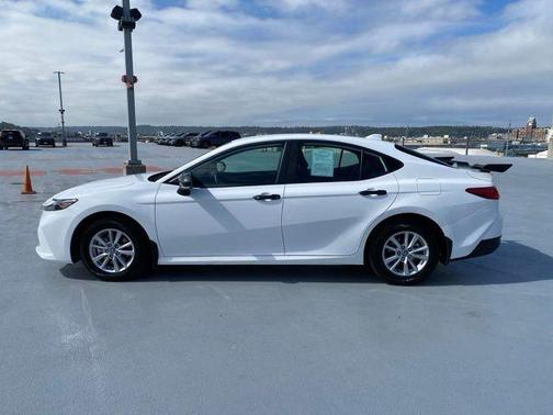Ice 2025 Toyota Camry LE