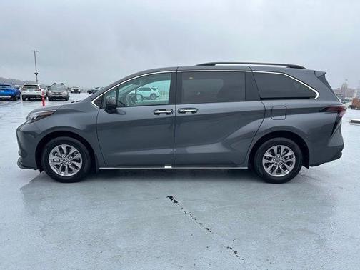 2025 Toyota Sienna XLE