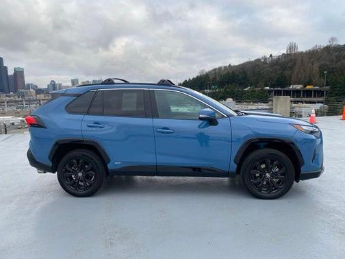 2022 Toyota RAV4 Hybrid SE