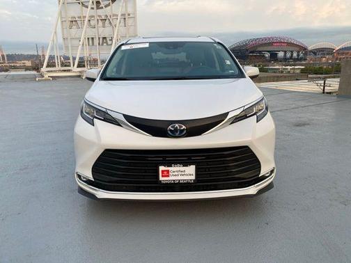 2023 Toyota Sienna XLE