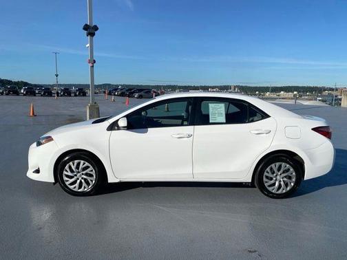 Super White 2017 Toyota Corolla LE
