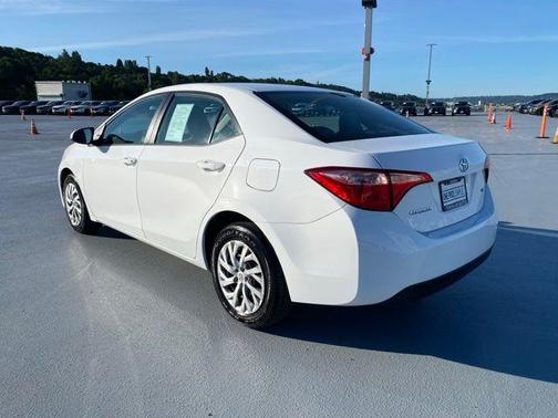 Super White 2017 Toyota Corolla LE
