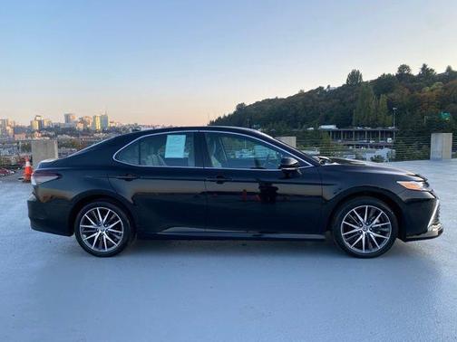 2024 Toyota Camry Hybrid XLE
