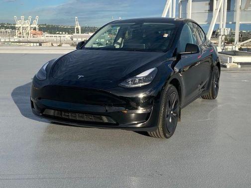 Black 2025 Tesla Model Y Long Range