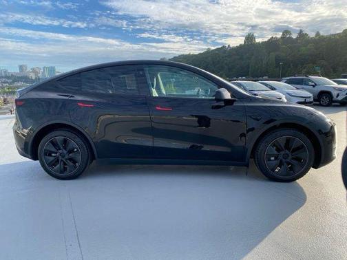 Black 2025 Tesla Model Y Long Range