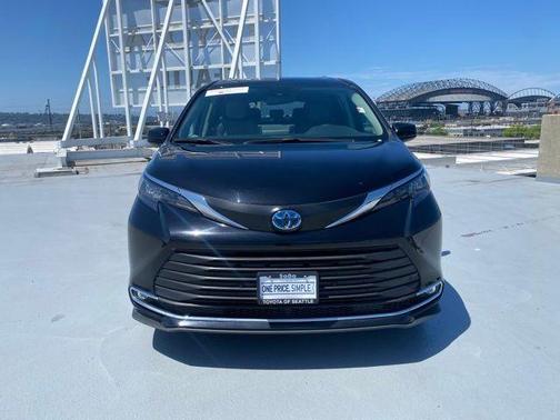 2024 Toyota Sienna XLE
