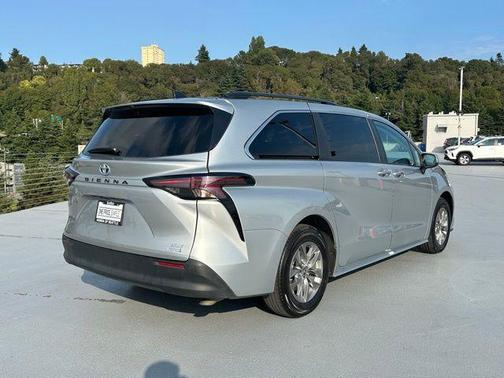 2024 Toyota Sienna XLE