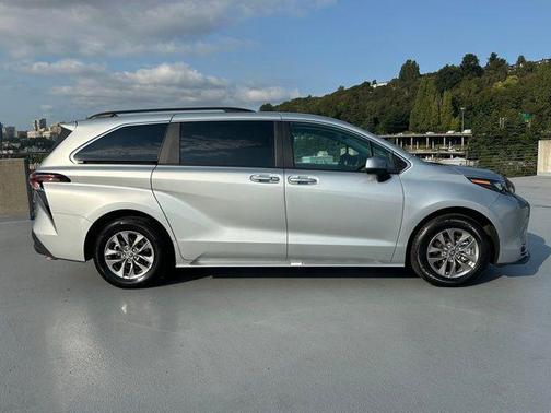 2024 Toyota Sienna XLE