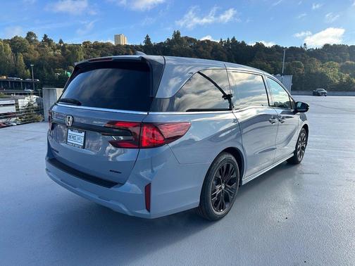 Sonic Gray Pearl 2027 Honda Odyssey SPORT-L