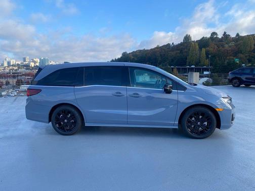 Sonic Gray Pearl 2027 Honda Odyssey SPORT-L