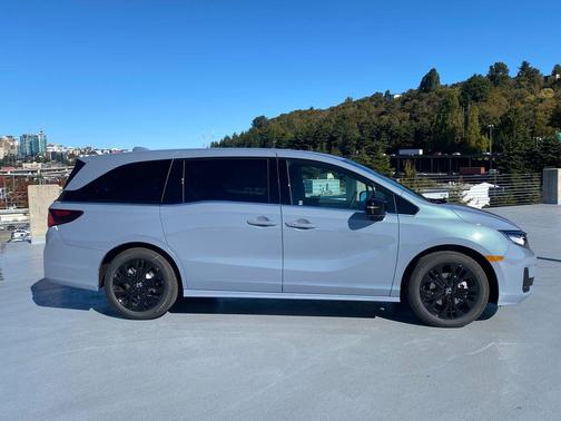 Sonic Gray Pearl 2026 Honda Odyssey Sport-L