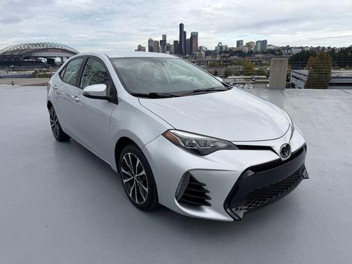 Classic Silver Metallic 2017 Toyota Corolla SE