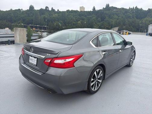 Gun Metallic 2016 Nissan Altima 2.5 SR
