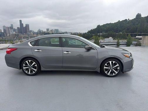 Gun Metallic 2016 Nissan Altima 2.5 SR