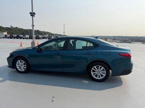 Ocean 2025 Toyota Camry LE