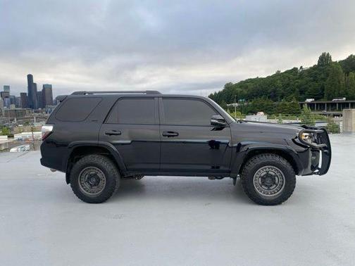 Midnight Black Metallic 2019 Toyota 4Runner SR5 Premium