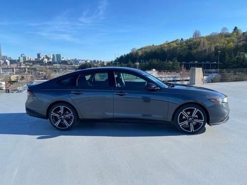 Meteorite Gray Metallic 2026 Honda Accord SE