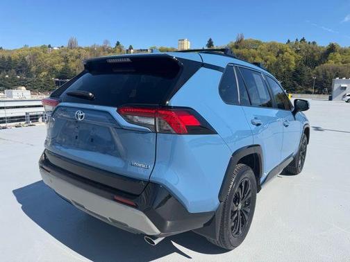 2024 Toyota RAV4 Hybrid SE