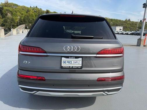 2023 Audi Q7 45 Premium Plus