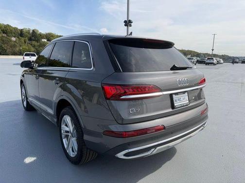 2023 Audi Q7 45 Premium Plus