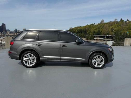 2023 Audi Q7 45 Premium Plus