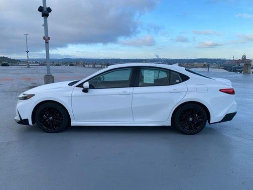 Ice 2025 Toyota Camry SE