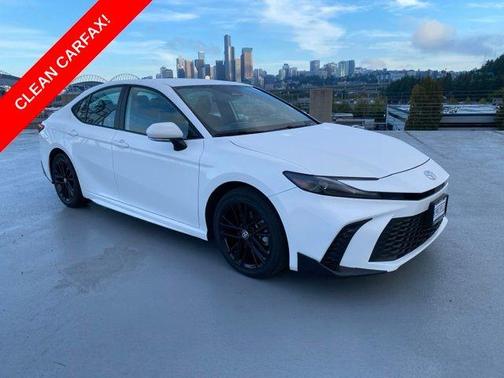Ice 2025 Toyota Camry SE
